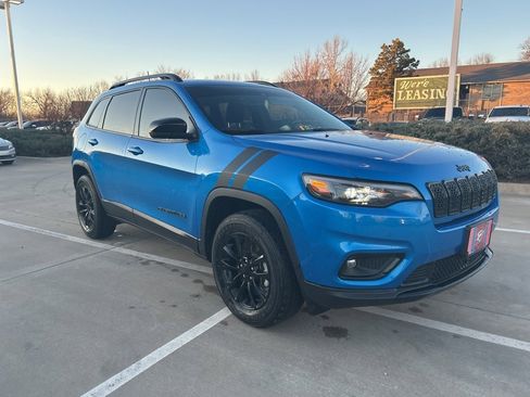 Used 2023 Jeep Cherokee Altitude Lux image 1