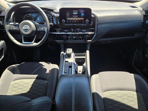 Used 2024 Nissan Pathfinder SV FWD image 17