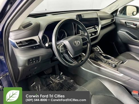Used 2021 Toyota Highlander Platinum AWD/4WD image 3