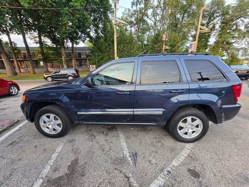 Used 2010 Jeep Grand Cherokee Laredo AWD/4WD image 4
