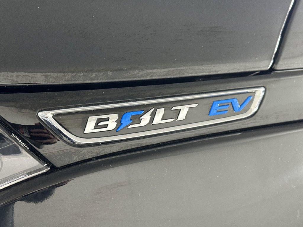 Used 2017 Chevrolet Bolt LT FWD image 32