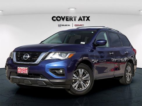Used 2020 Nissan Pathfinder SV image 2
