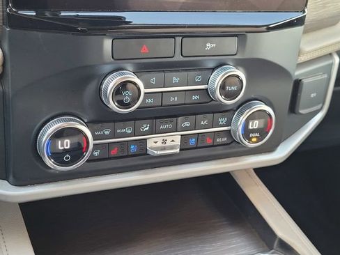 Used 2023 Ford Expedition Limited image 11