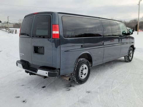 Used 2019 Chevrolet Express 2500 Extended image 12