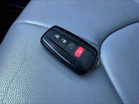 Used 2022 Toyota Highlander XLE image 32