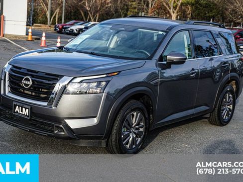 Used 2025 Nissan Pathfinder SV image 14