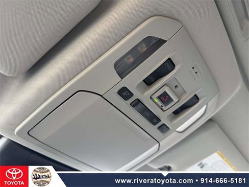 Used 2022 Toyota Highlander XLE image 27