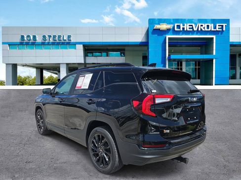 Used 2023 GMC Terrain SLE w/ Driver Convenience Package FWD image 4
