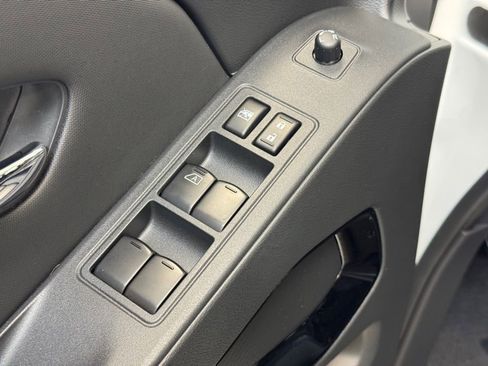 Used 2023 Nissan Frontier SV w/ Midnight Edition Package image 14