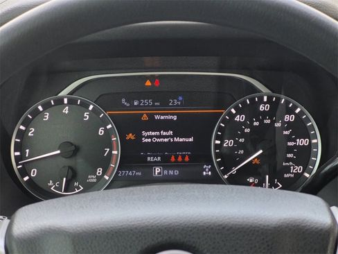 Used 2023 Nissan Titan SV image 15