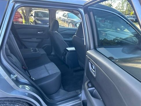 Used 2024 Nissan Rogue SV FWD image 8