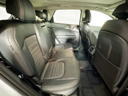 Used 2025 Kia Sportage SX image 26