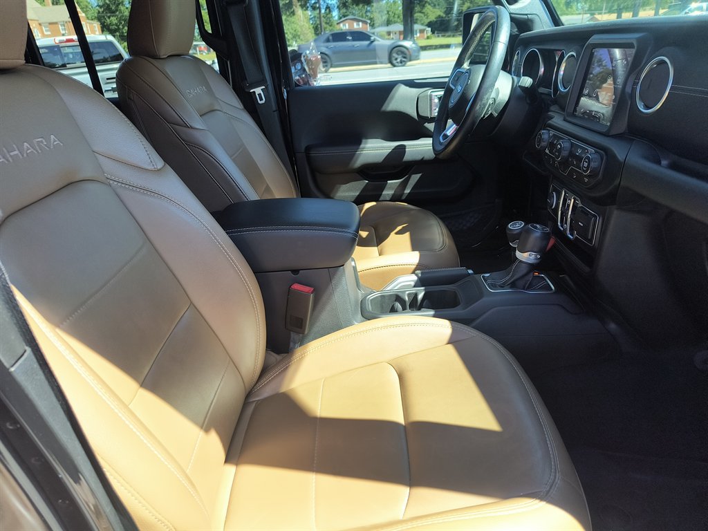 Used 2020 Jeep Wrangler Unlimited Sahara AWD/4WD image 28