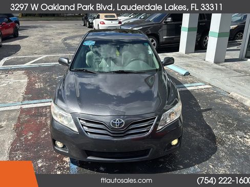 Used 2011 Toyota Camry XLE w/ XLE Extra-Value Pkg #1 image 4