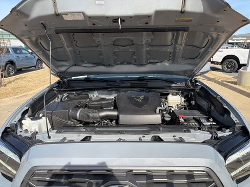 Used 2021 Toyota Tacoma TRD Off-Road w/ Technology Package image 12