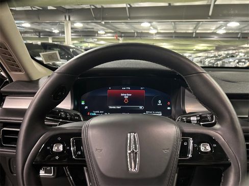 Used 2023 Lincoln Aviator AWD w/ Premium Package image 12