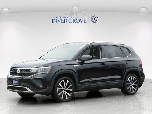 Certified 2023 Volkswagen Taos SE w/ Panoramic Sunroof Package AWD/4WD image 3