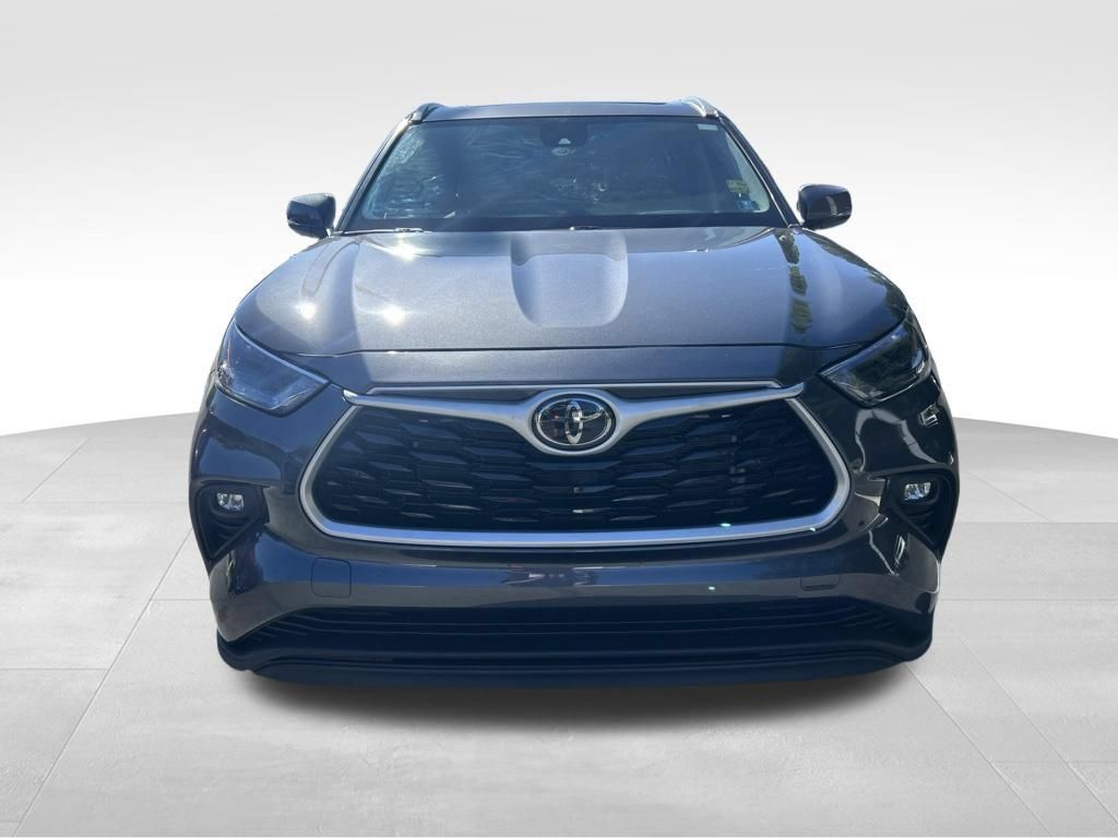 Used 2023 Toyota Highlander XLE AWD/4WD image 9