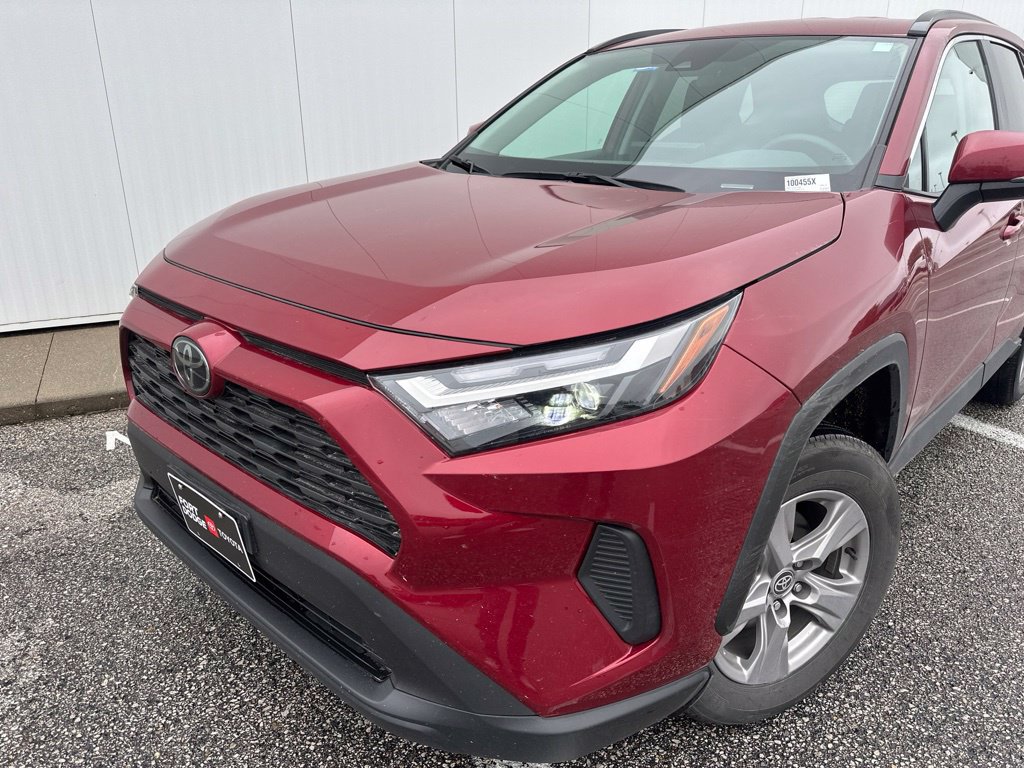 Used 2025 Toyota RAV4 XLE AWD/4WD image 2