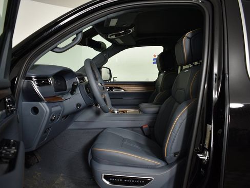 Used 2022 Jeep Grand Wagoneer Series II AWD/4WD image 27