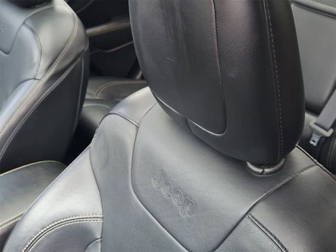 Used 2016 Jeep Cherokee Limited image 14