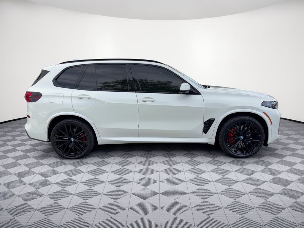 Used 2024 BMW X5 xDrive40i w/ M Sport Package AWD/4WD image 8