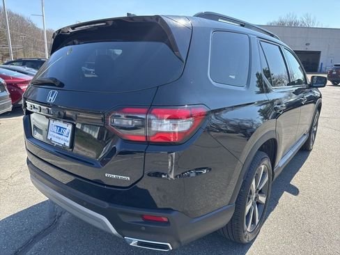 Used 2024 Honda Pilot Touring image 7