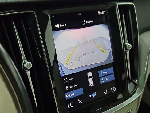 Used 2021 Volvo V60 T5 Cross Country image 31