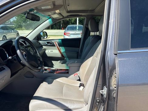 Used 2013 Toyota Highlander Limited AWD/4WD image 10