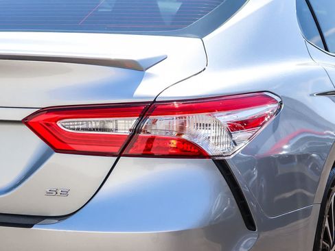 Used 2020 Toyota Camry SE FWD image 7