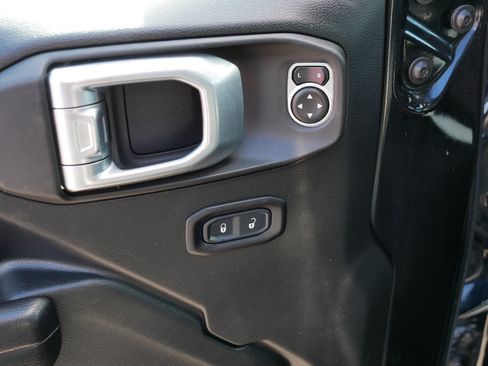 Used 2018 Jeep Wrangler Unlimited Sport S image 19