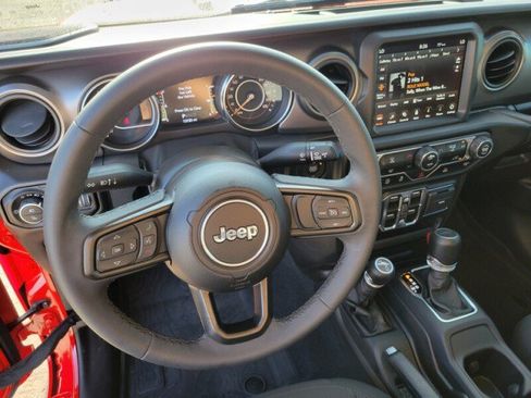 Used 2023 Jeep Gladiator Sport image 14