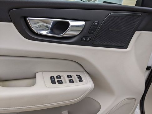 Used 2022 Volvo XC60 B5 Inscription w/ Advanced Package image 10