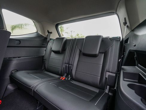 Certified 2023 Volkswagen Atlas SE w/ Black Wheel Package FWD image 20