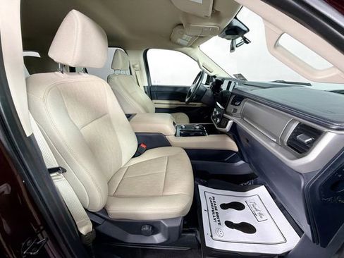 Used 2023 Ford Expedition XLT image 31