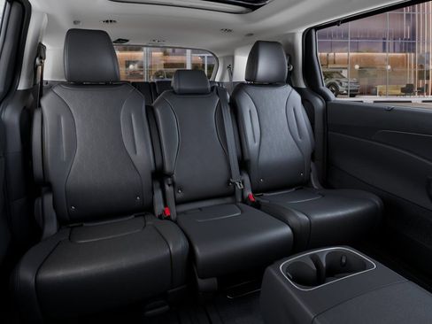 New 2027 Kia Carnival SX w/ Dark Edition Package FWD image 16