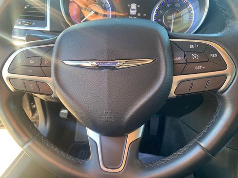 Used 2016 Chrysler 300 Limited image 26