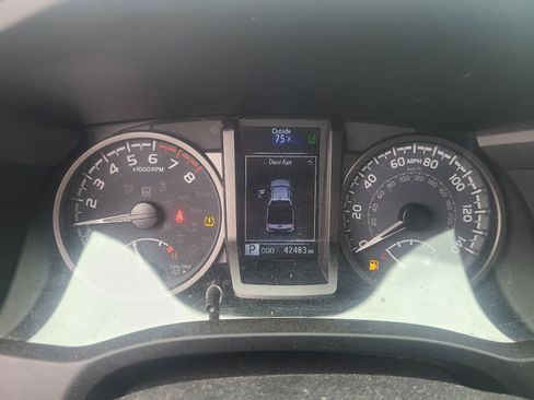 Used 2023 Toyota Tacoma TRD Sport w/ Advanced Technology Package image 11