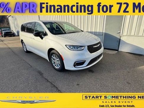 New 2026 Chrysler Pacifica Select image 1