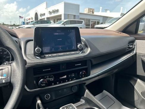 Used 2023 Nissan Rogue SV AWD/4WD image 35