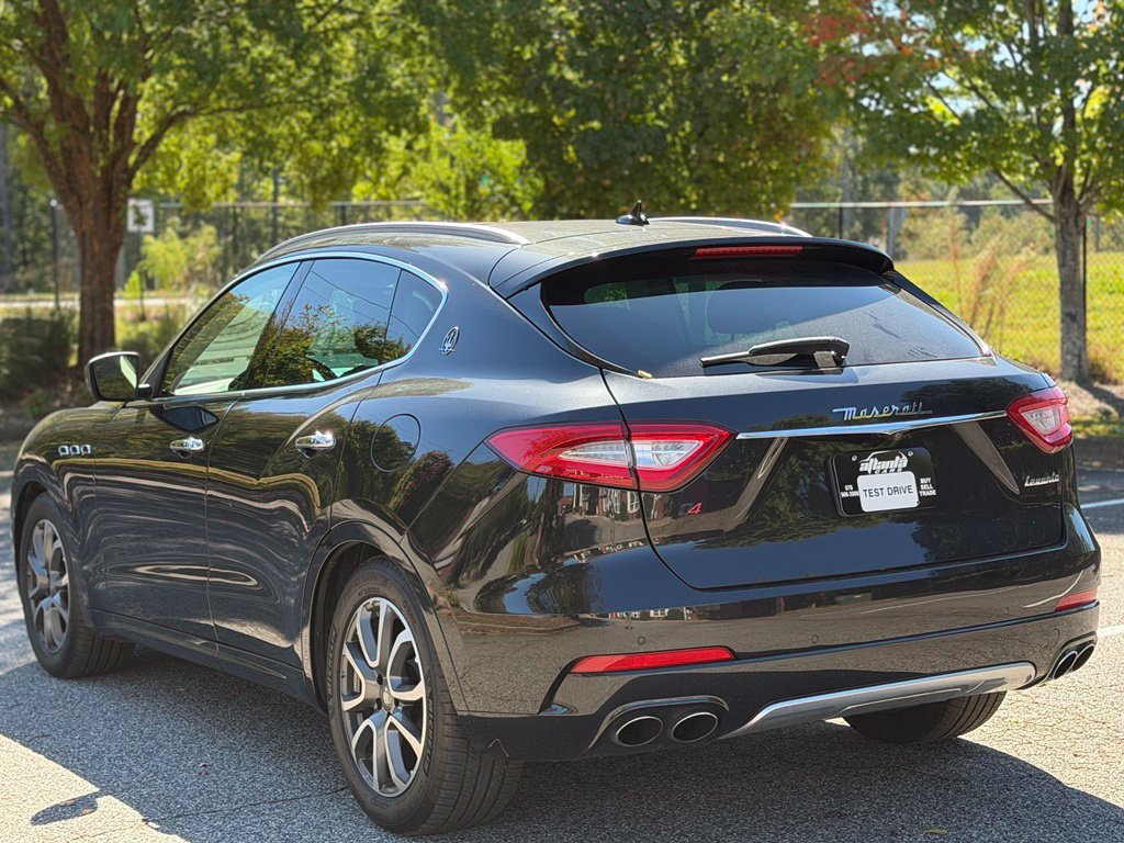 Used 2017 Maserati Levante w/ Luxury Package AWD/4WD image 3