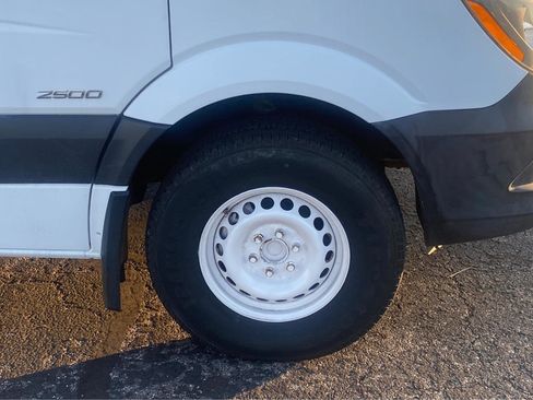 Used 2015 Freightliner Sprinter 2500 image 34