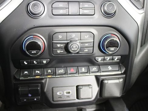 Used 2020 Chevrolet Silverado 1500 LTZ w/ LTZ Premium Package AWD/4WD image 28