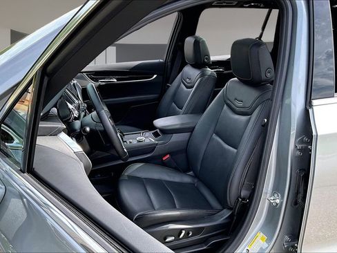 Certified 2025 Cadillac XT6 Premium Luxury AWD/4WD image 27