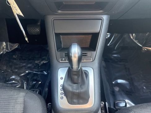 Used 2017 Volkswagen Tiguan Limited image 15