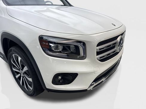 Used 2021 Mercedes-Benz GLB 250 w/ Premium Package image 17