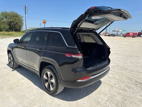 Used 2023 Jeep Grand Cherokee 4WD 4xe image 4
