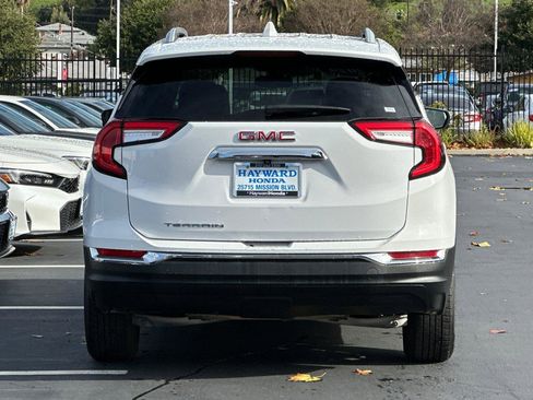 Used 2024 GMC Terrain SLT image 4