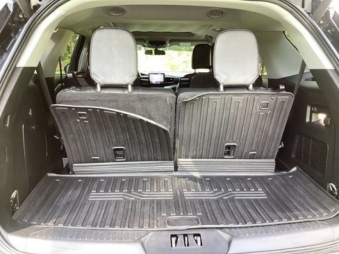 Used 2023 Ford Explorer XLT w/ Equipment Group 202A RWD image 19