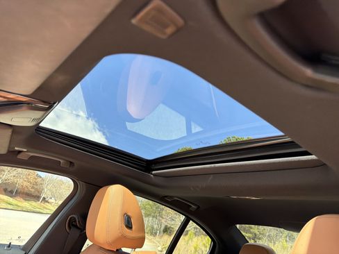 Used 2022 BMW 330i Sedan w/ Premium Package image 30